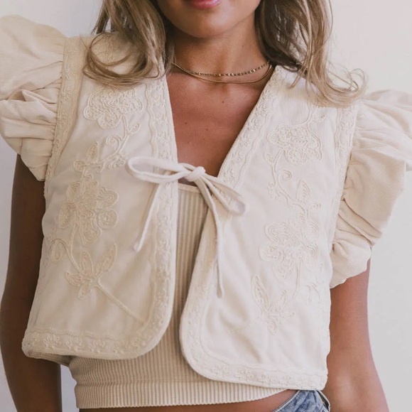 Cream Embroidered Puff Sleeve Vest - Picture 2 of 4